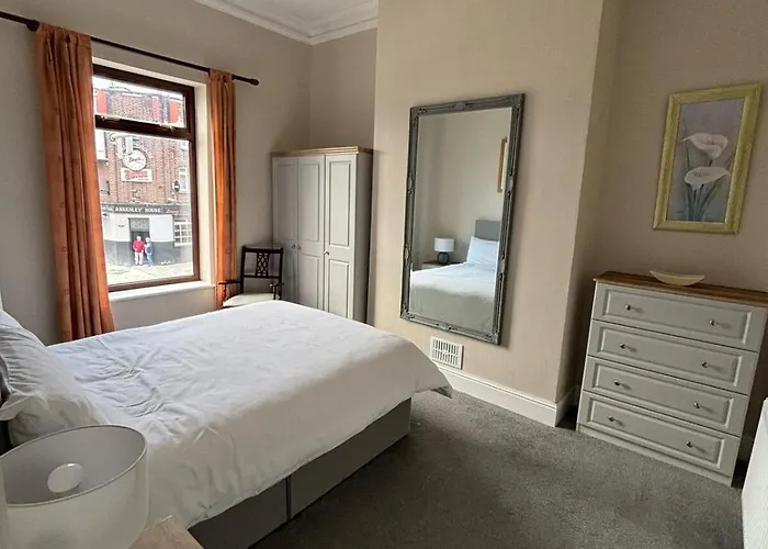 North Road Apartment *