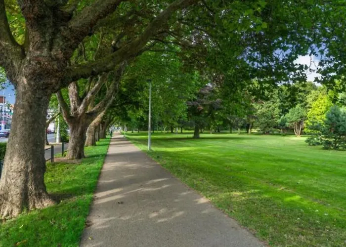 North Road Apartment *